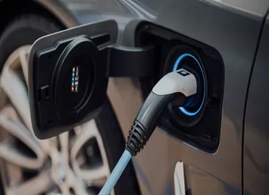 Hvorfor er det et problem når ladekontakten for elbilen brukes?